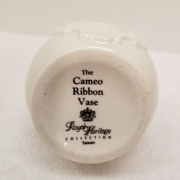Vintage Cameo Ribbon Vase Royal Heritage Collection White Porcelain 6 inch - Picture 5 of 8